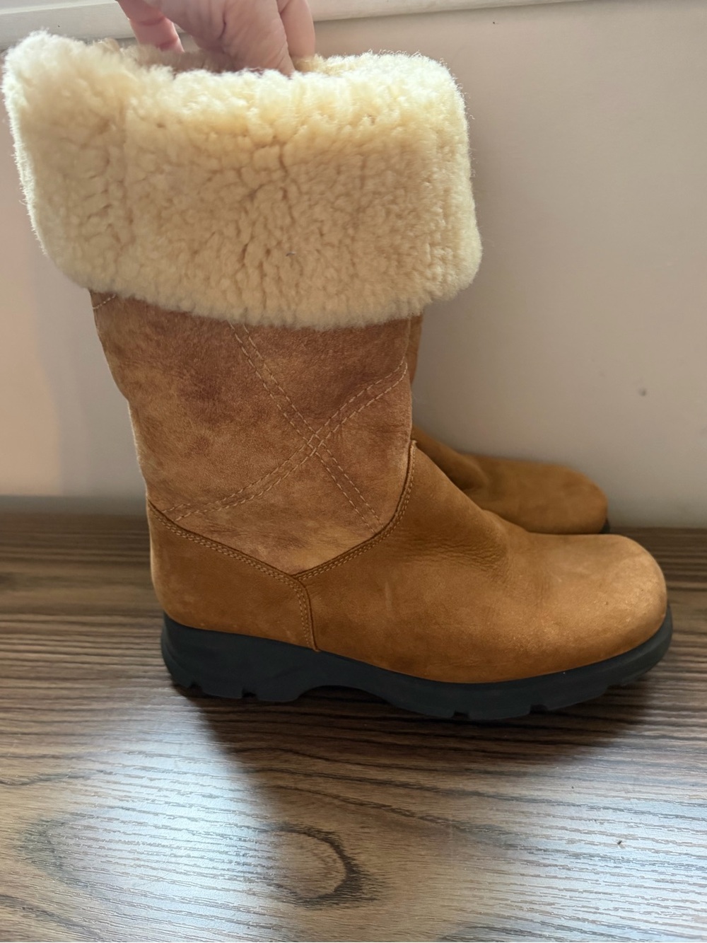 VINTAGE LA CANADIENNE WINTER BOOTS SIZE 7.5 shearling lined suede boots